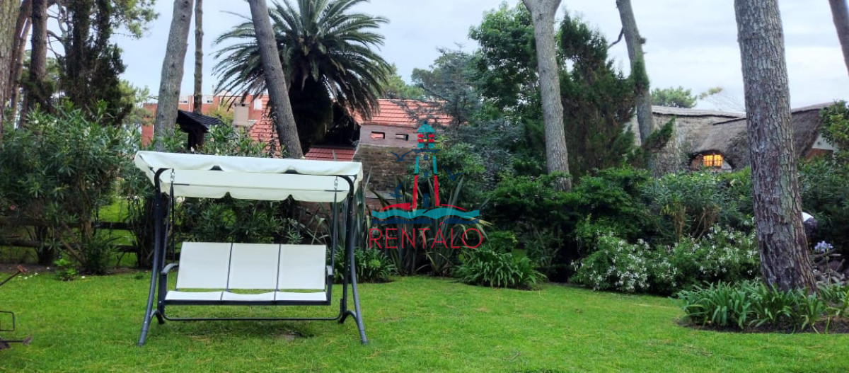 Casa ID.469 - Casa de 3 Dormitorios más Dependencia y Piscina, en Aidy Grill Punta del Este, Ubicada a pasos del Mar