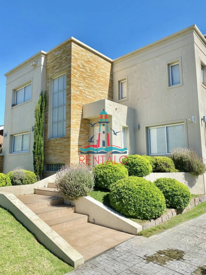 Casa ID.505 - Excelente Casa de 4 Dormitorios, Piscina Climatizada y Barbacoa en Pinares, Punta del Este