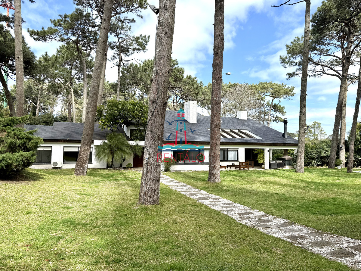 Casa ID.606 - Casa en alquiler de temporada con 4 suites más dependencia en 4500 m2 piscina y parrillero 