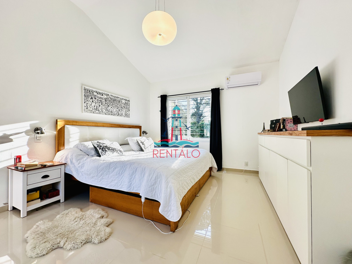 Casa ID.471 - Espectacular Casa Moderna de 5 Dormitorios con Piscina Climatizada en Alquiler de Temporada
