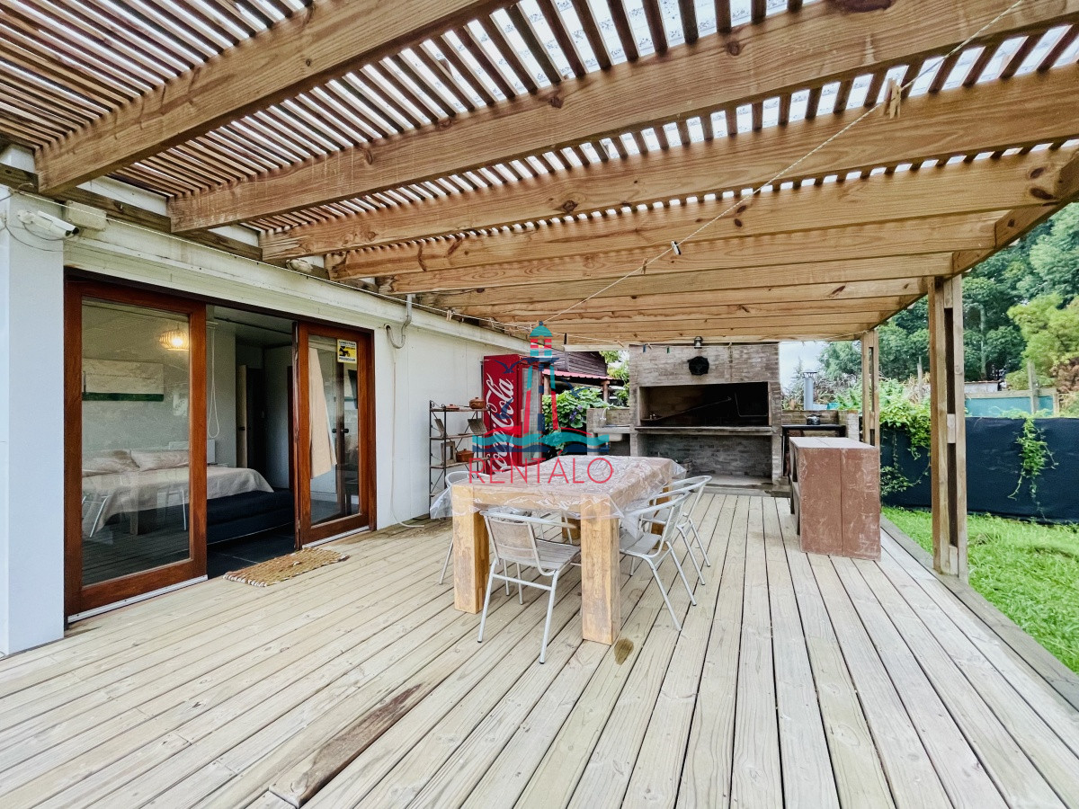 Casa ID.109 - En venta Casa de 2 Dormitorios, Piscina Climatizada y Parrillero en La Barra, Alquiler Anual e Invernal