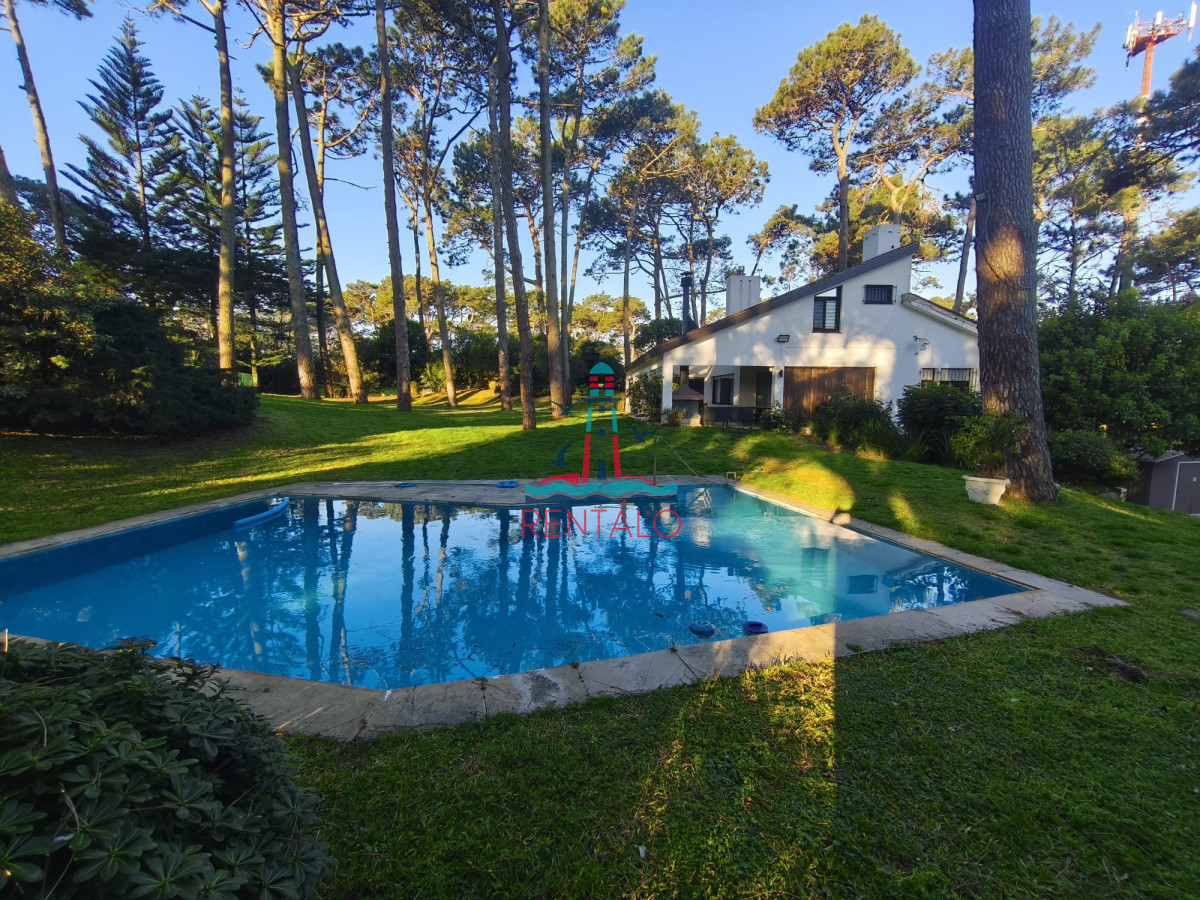Casa ID.606 - Casa en alquiler de temporada con 4 suites más dependencia en 4500 m2 piscina y parrillero 