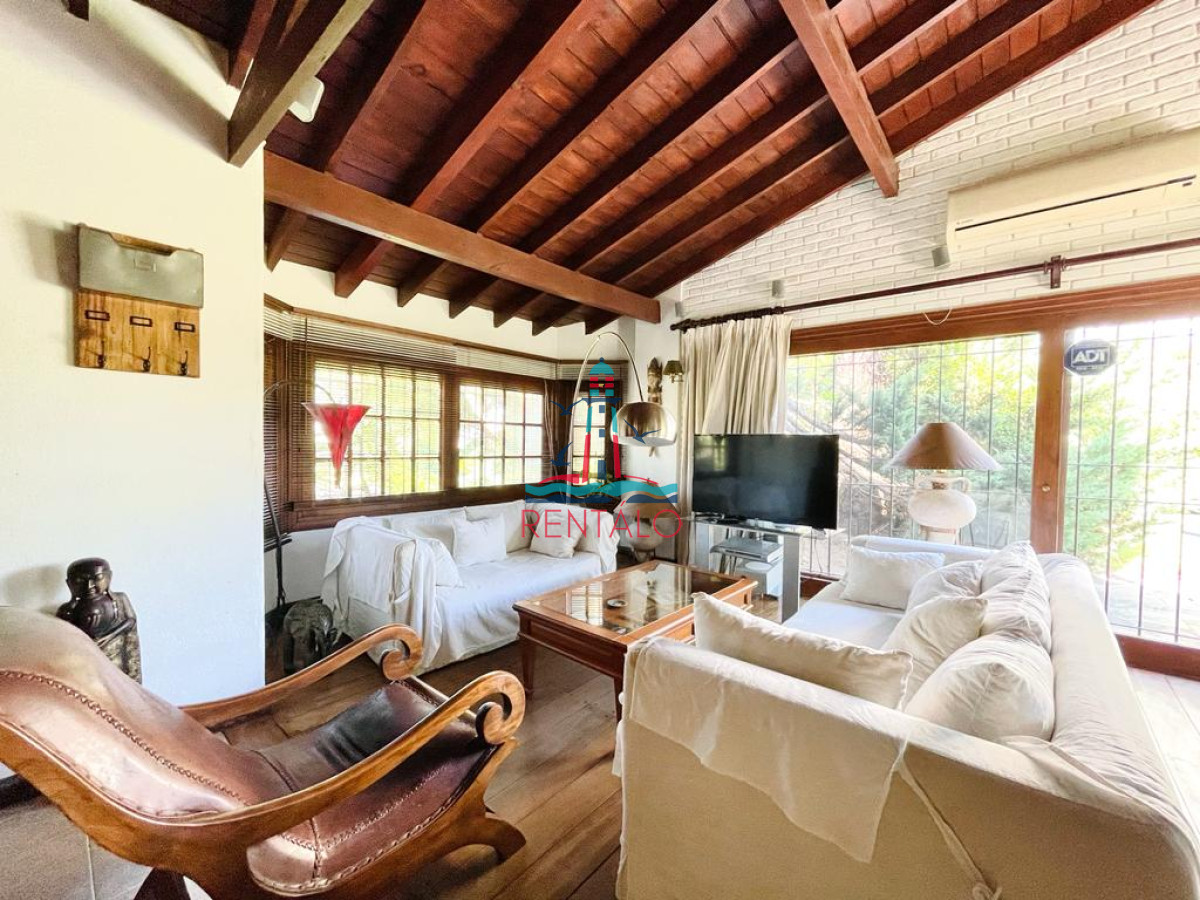 Casa ID.620 - Casa de 4 Dormitorios en Playa Mansa - Punta del Este