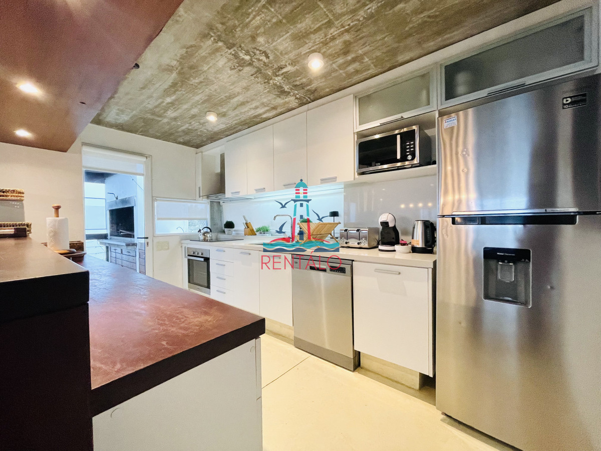 Casa ID.237 - Casa en venta de 5 Dormitorios en Manantiales, Punta del Este