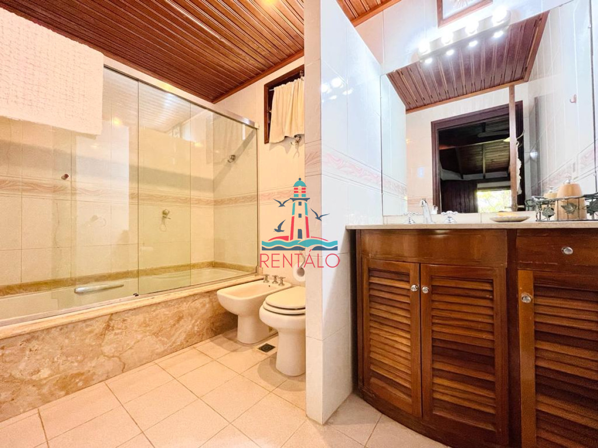 Casa ID.620 - Casa de 4 Dormitorios en Playa Mansa - Punta del Este