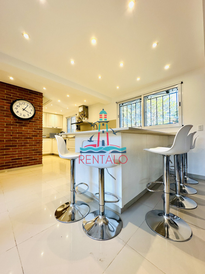 Casa ID.471 - Espectacular Casa Moderna de 5 Dormitorios con Piscina Climatizada en Alquiler de Temporada
