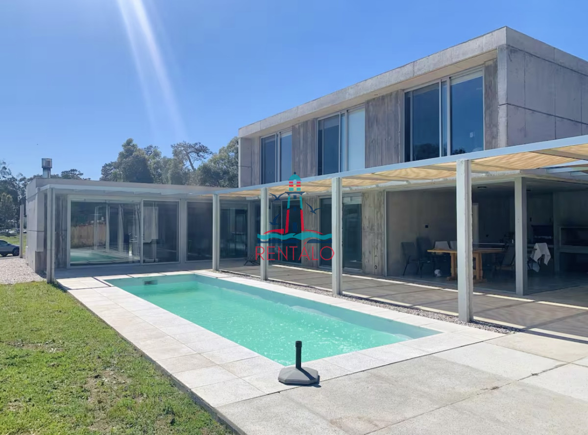 Casa ID.472 - Moderna Casa de 4 Dormitorios y Piscina Climatizada en Barrio Privado, Punta del Este