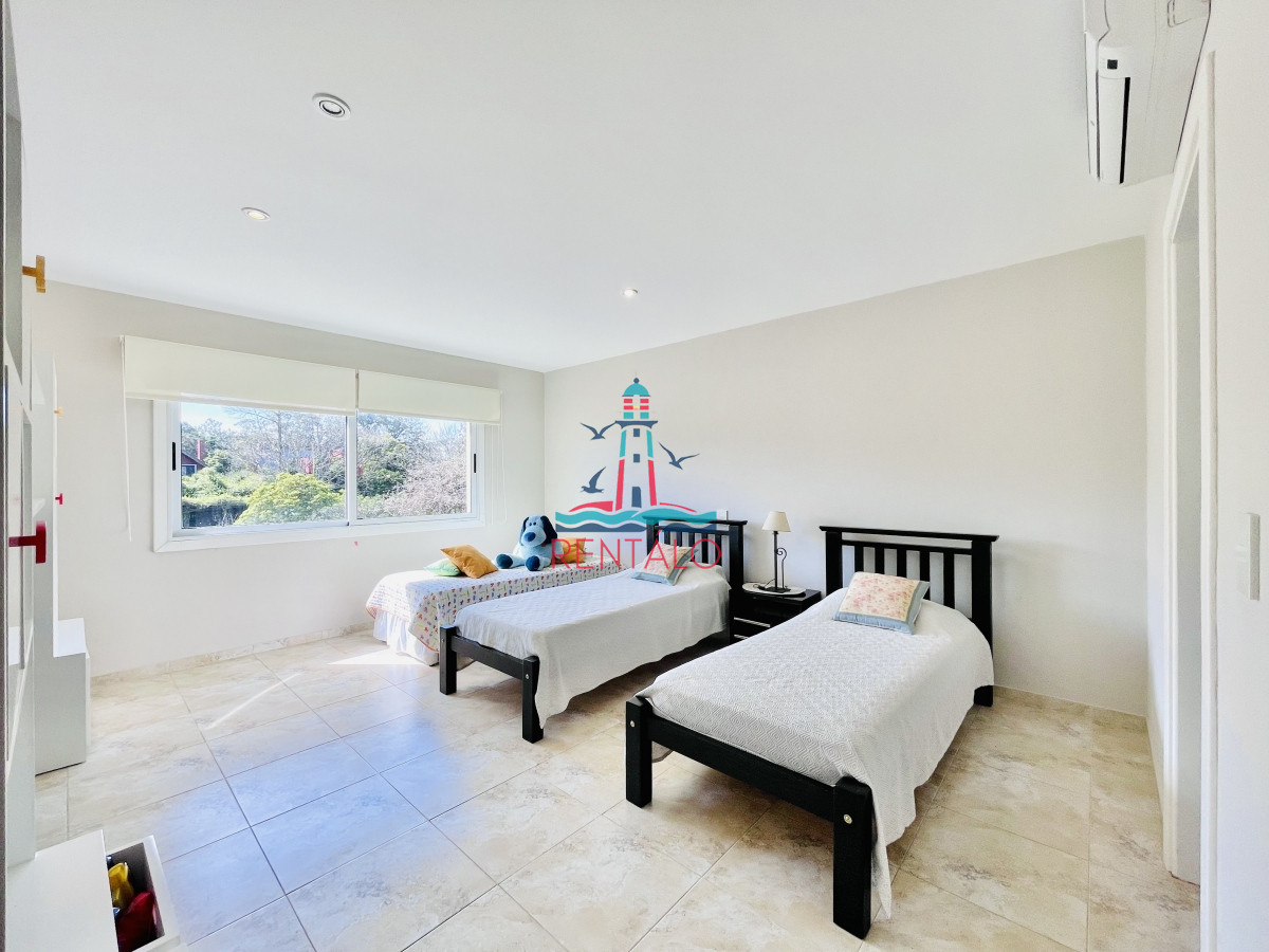 Casa ID.505 - Excelente Casa de 4 Dormitorios, Piscina Climatizada y Barbacoa en Pinares, Punta del Este