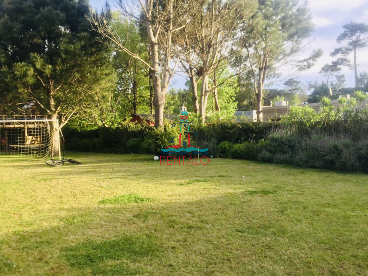Casa ID.510 - Casa de 5 dormitorios en Punta del este barrio La arbolada