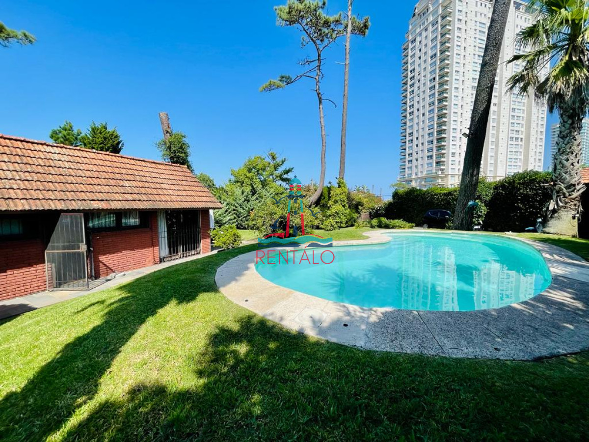 Casa ID.620 - Casa de 4 Dormitorios en Playa Mansa - Punta del Este