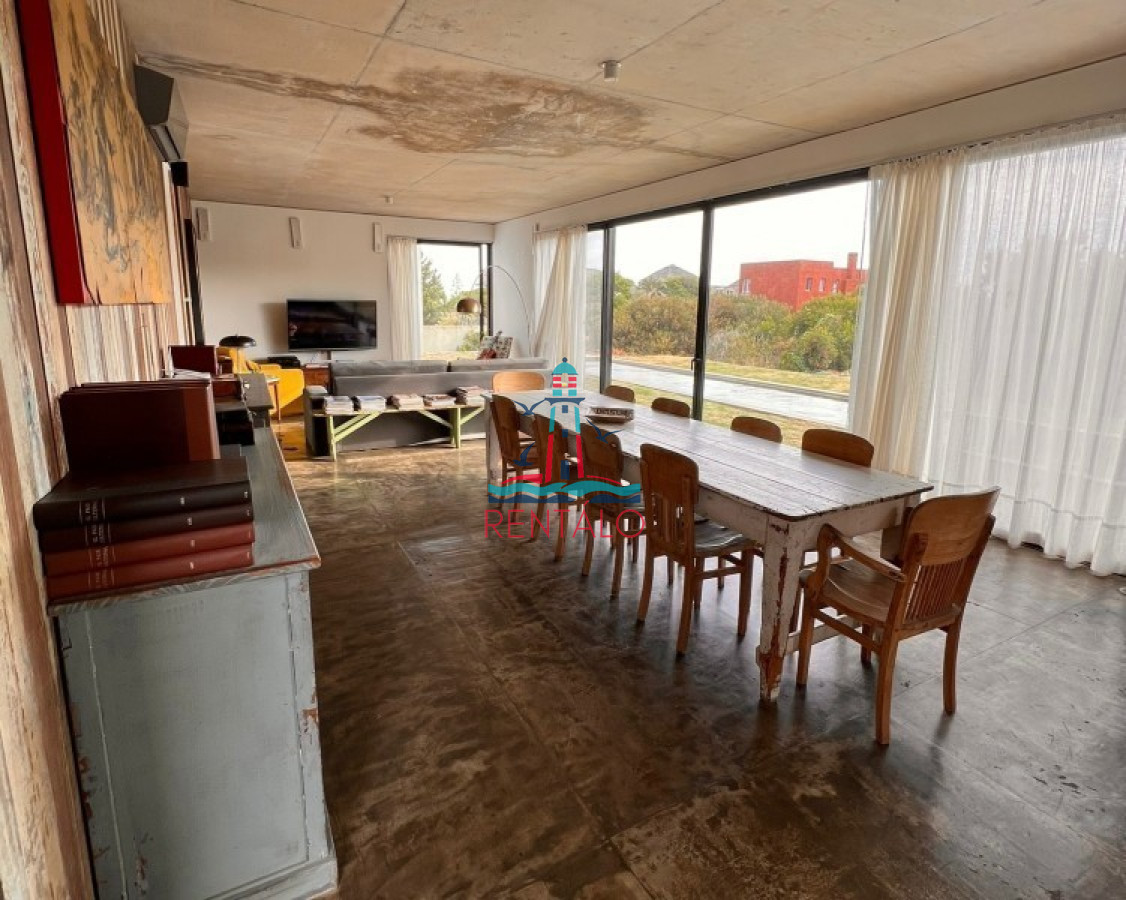 Casa ID.504 - Venta y alquiler temporario de maravillosa casa a pasos del Mar con cinco dormitorios en suite, Punta Piedras, Manantiales