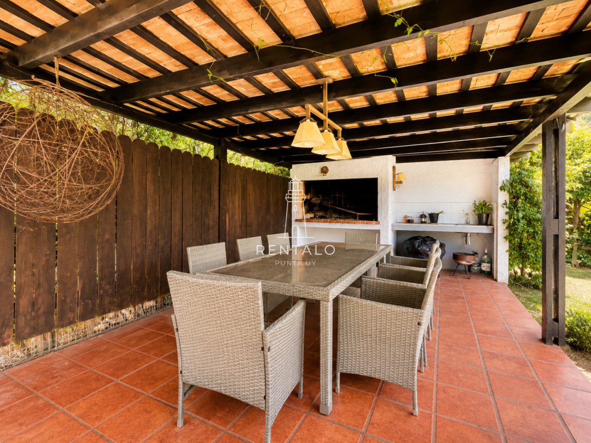 Casa ID.303 - Casa de 5 dormitorios en venta Punta del este 