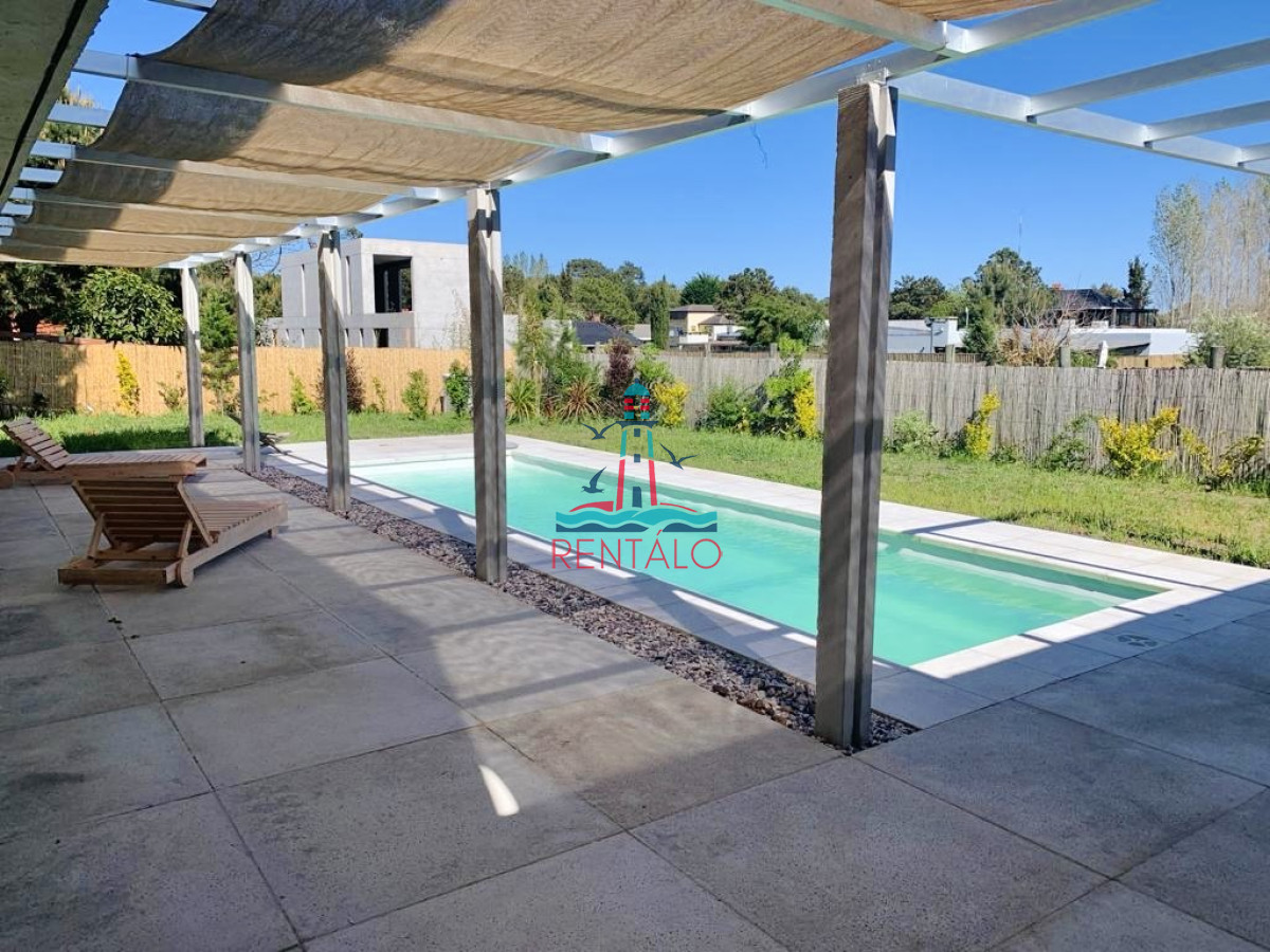 Casa ID.472 - Moderna Casa de 4 Dormitorios y Piscina Climatizada en Barrio Privado, Punta del Este