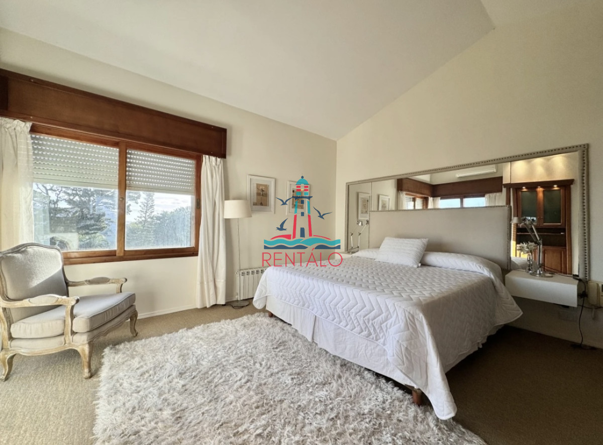 Casa ID.423 - Moderna Casa de 4 Dormitorios en Playa Mansa a 150 metros del Mar