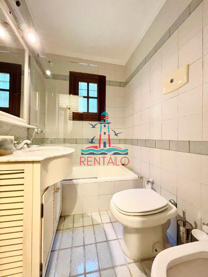 Casa ID.620 - Casa de 4 Dormitorios en Playa Mansa - Punta del Este