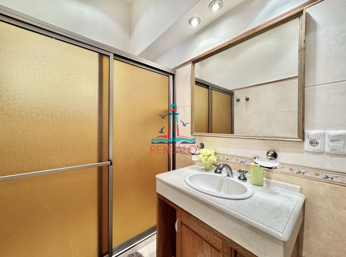 Casa ID.423 - Moderna Casa de 4 Dormitorios en Playa Mansa a 150 metros del Mar