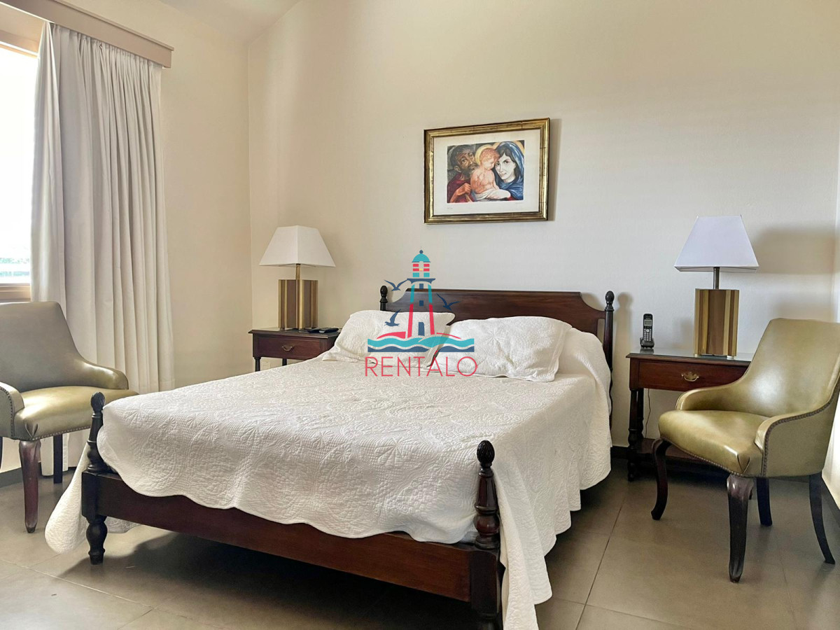 Casa ID.113 - Venta Casa de 4 Dormitorios Frente a Playa Mansa - Punta del Este