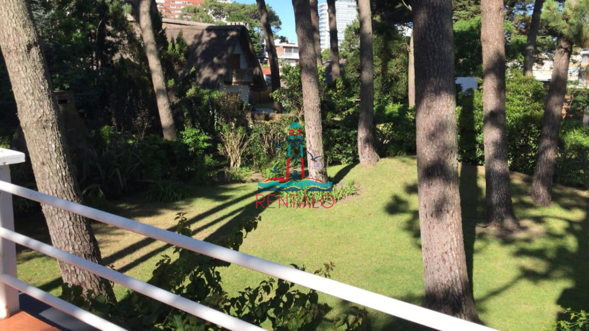 Casa ID.469 - Casa de 3 Dormitorios más Dependencia y Piscina, en Aidy Grill Punta del Este, Ubicada a pasos del Mar