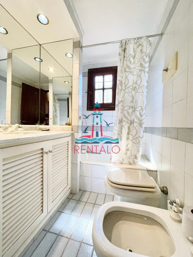 Casa ID.620 - Casa de 4 Dormitorios en Playa Mansa - Punta del Este