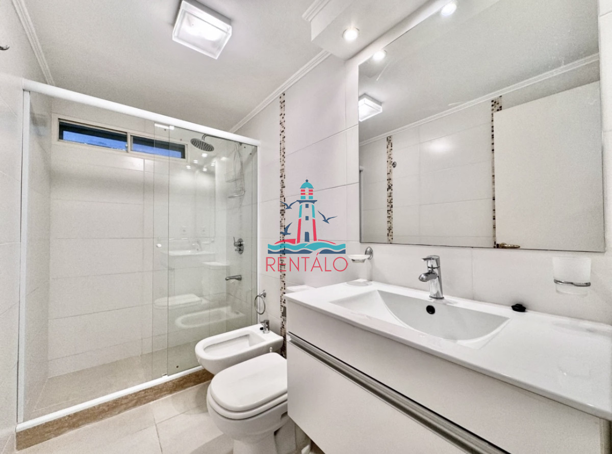 Casa ID.713 - Casa de 4 Dormitorios en Punta del este en Playa Mansa a Pocas Cuadras del Mar