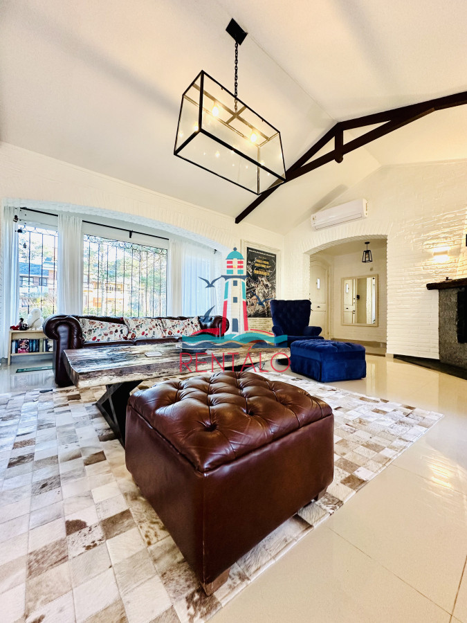 Casa ID.471 - Espectacular Casa Moderna de 5 Dormitorios con Piscina Climatizada en Alquiler de Temporada