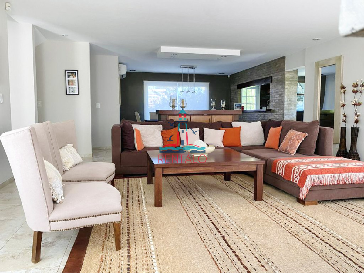 Casa ID.505 - Excelente Casa de 4 Dormitorios, Piscina Climatizada y Barbacoa en Pinares, Punta del Este