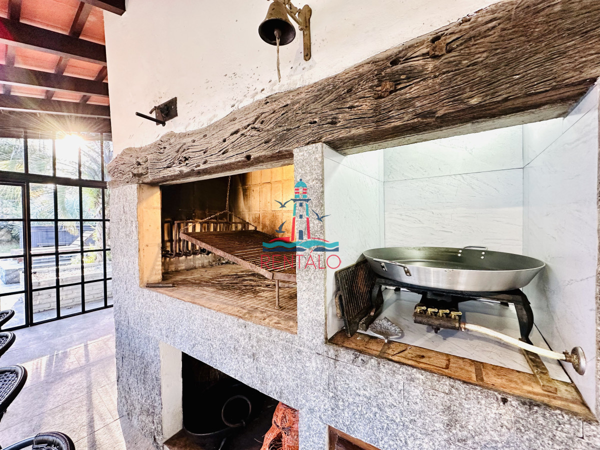 Casa ID.471 - Espectacular Casa Moderna de 5 Dormitorios con Piscina Climatizada en Alquiler de Temporada