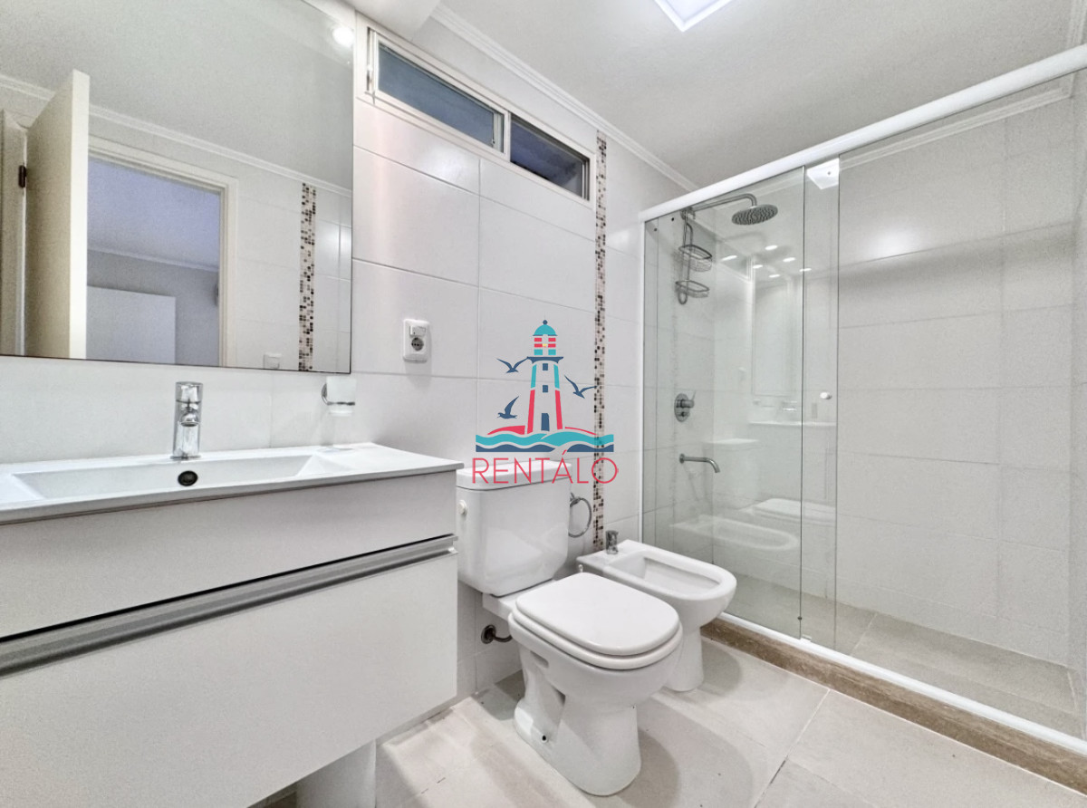 Casa ID.713 - Casa de 4 Dormitorios en Punta del este en Playa Mansa a Pocas Cuadras del Mar