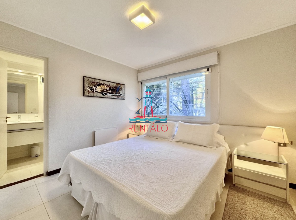 Casa ID.713 - Casa de 4 Dormitorios en Punta del este en Playa Mansa a Pocas Cuadras del Mar