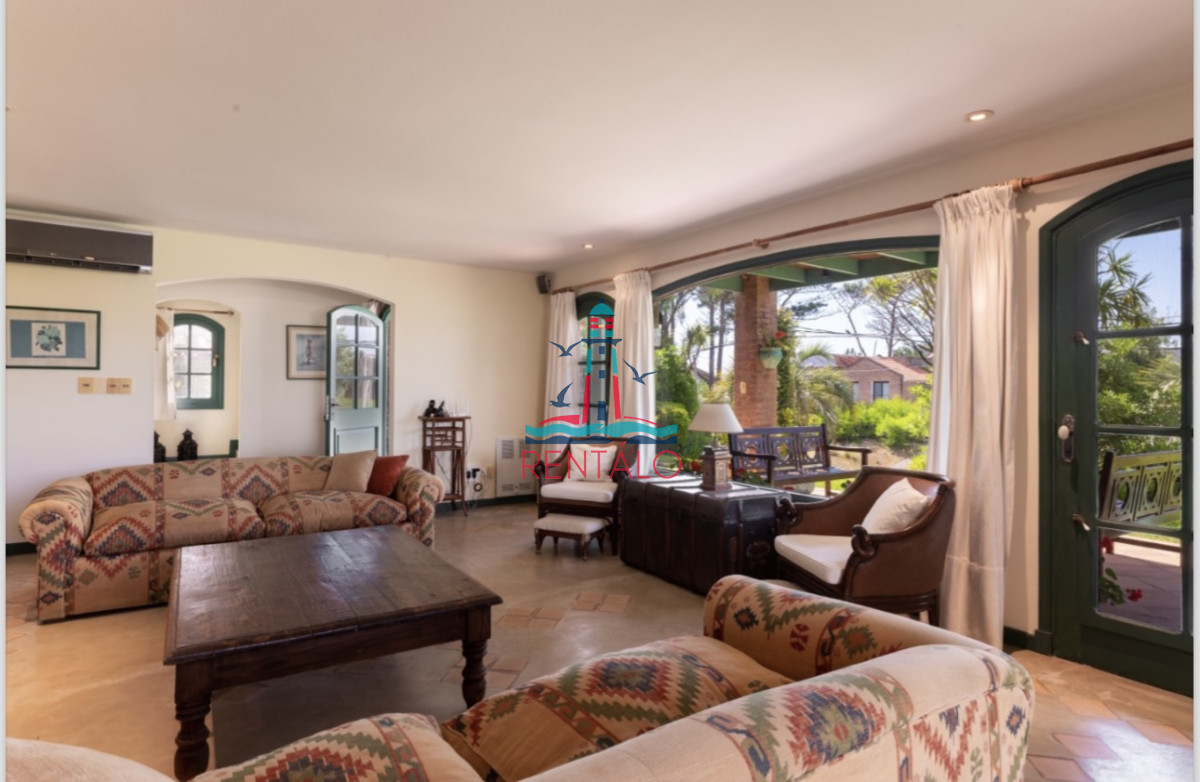 Casa ID.512 - casa en alquiler de temporada en punta del este 4  dormitorios mas dependencia y piscina en Montoya