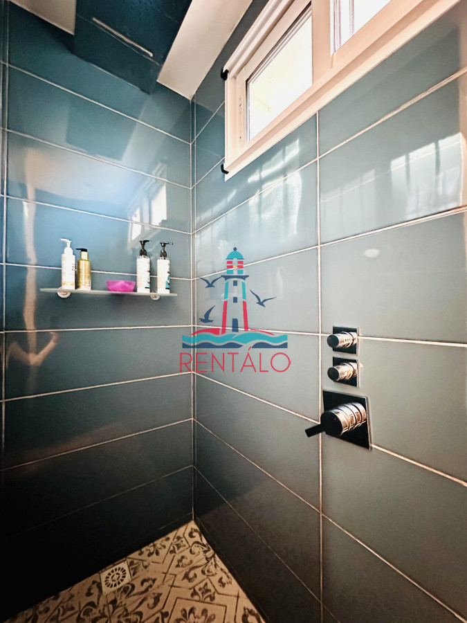 Casa ID.471 - Espectacular Casa Moderna de 5 Dormitorios con Piscina Climatizada en Alquiler de Temporada