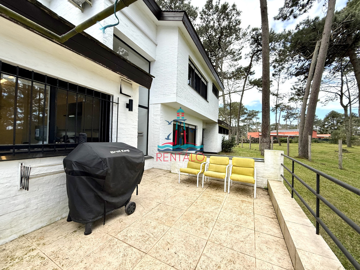 Casa ID.606 - Casa en alquiler de temporada con 4 suites más dependencia en 4500 m2 piscina y parrillero 