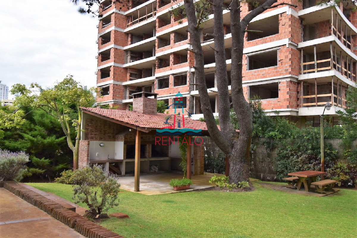 Apartamento ID.291 - Apartamento de 2 Dormitorios en Punta del este Aidy Grill a Pocos Metros de Playa Brava - Venta