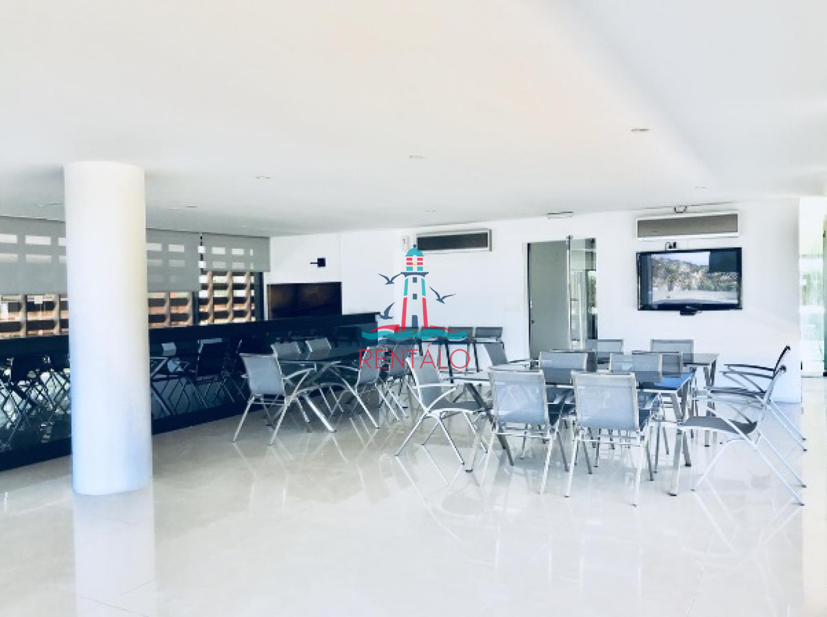 Apartamento ID.707 - Apartamento de 2 Dormitorios en Punta del este con Parrillero Frente a Playa Brava, Punta del Este