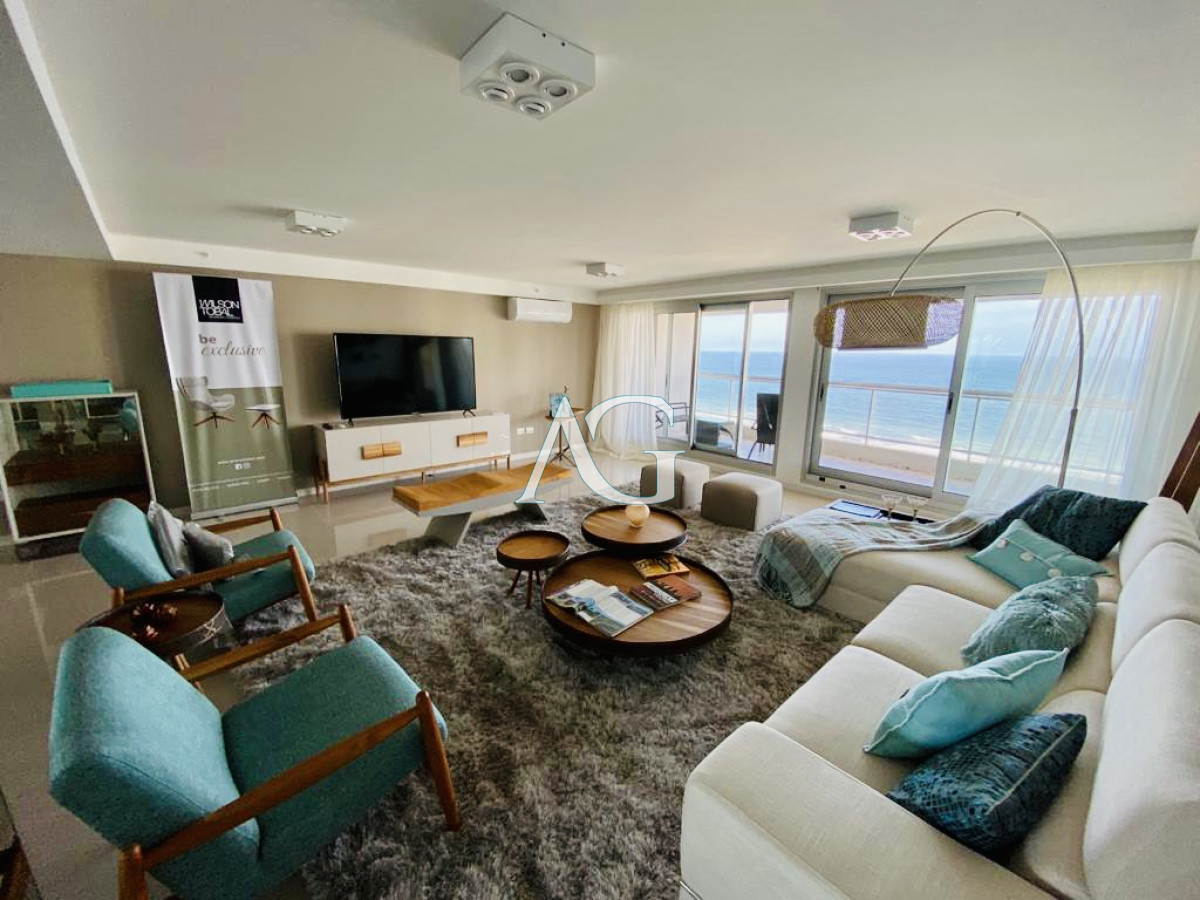 Apartamento ID.227 - Venta de amplio penthouse con cuatro dormitorios más dependencia de servicio en torre premiun de Playa Brava, Punta del Este