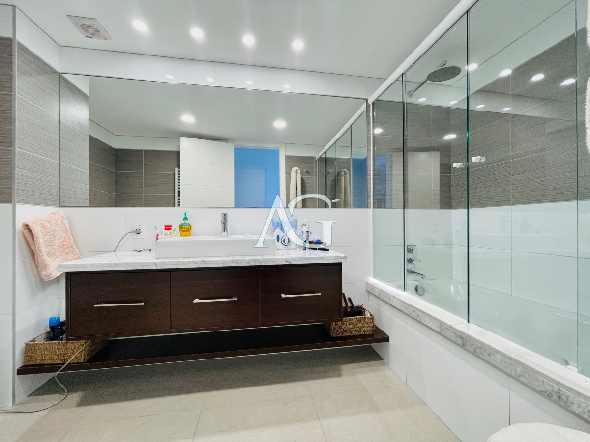 Apartamento ID.45 -  Exclusivo Penthouse de 3 Dormitorios con Vistas panorámicas a Playa Brava, en Venta