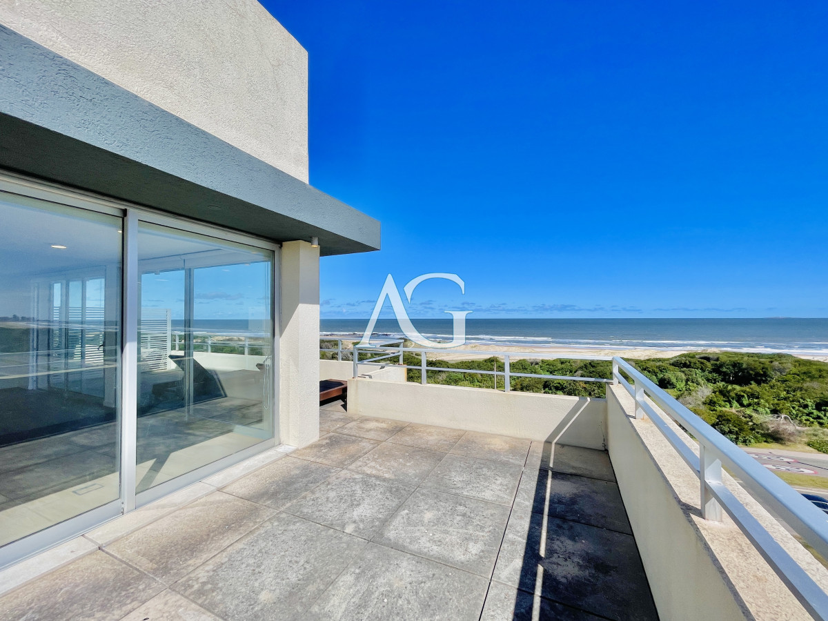 Apartamento ID.226 - Penthouse de 3 Dormitorios en Primera Línea del Mar, Playa Brava Punta del Este