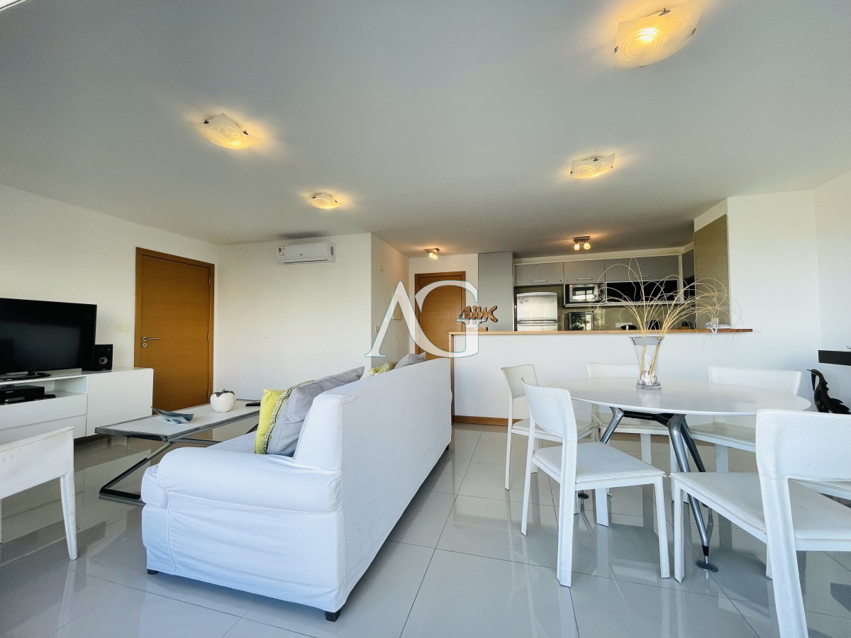 Apartamento ID.153 - Apartamento de 2 Dormitorios y Parrillero Frente a Playa Brava, Punta del Este