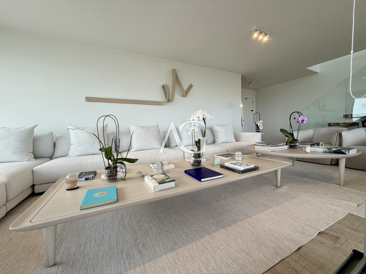 Apartamento ID.385 - Apartamento Penthouse finamente decorado de 3 dormitorios con parrillero propio en venta, Roosevelt Brava, Punta del Este