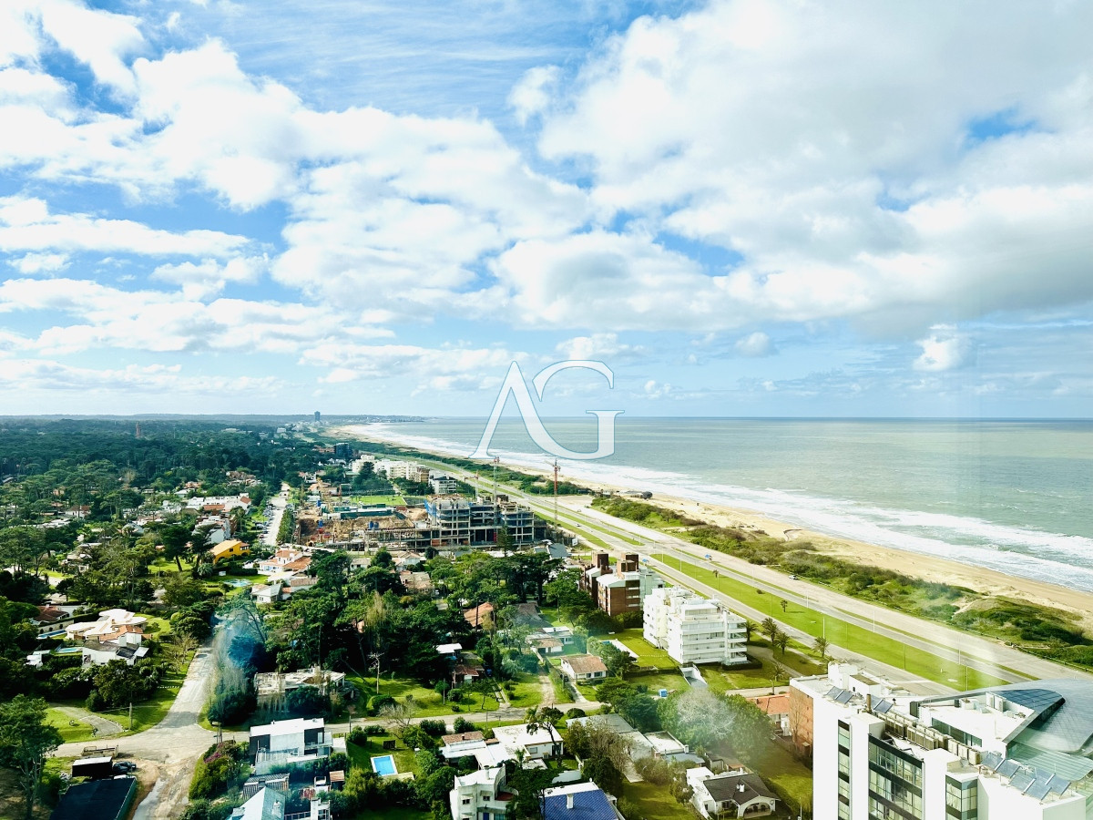Apartamento ID.200 - Moderno Penthouse con Vista al Mar, en Playa Brava, 3 Dormitorios con Parrillero y Dependencia de servicio