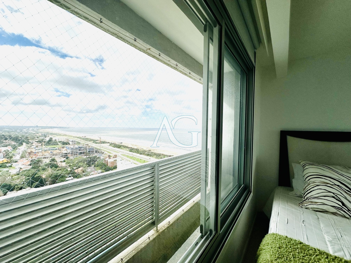 Apartamento ID.227 - Venta de amplio penthouse con cuatro dormitorios más dependencia de servicio en torre premiun de Playa Brava, Punta del Este