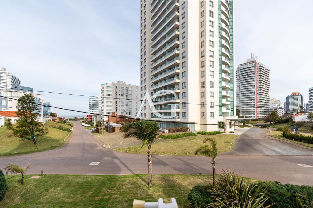 Apartamento ID.444 - Moderno Apartamento de 3 Dormitorios a Pocas Cuadras del Mar En Venta, Playa Brava