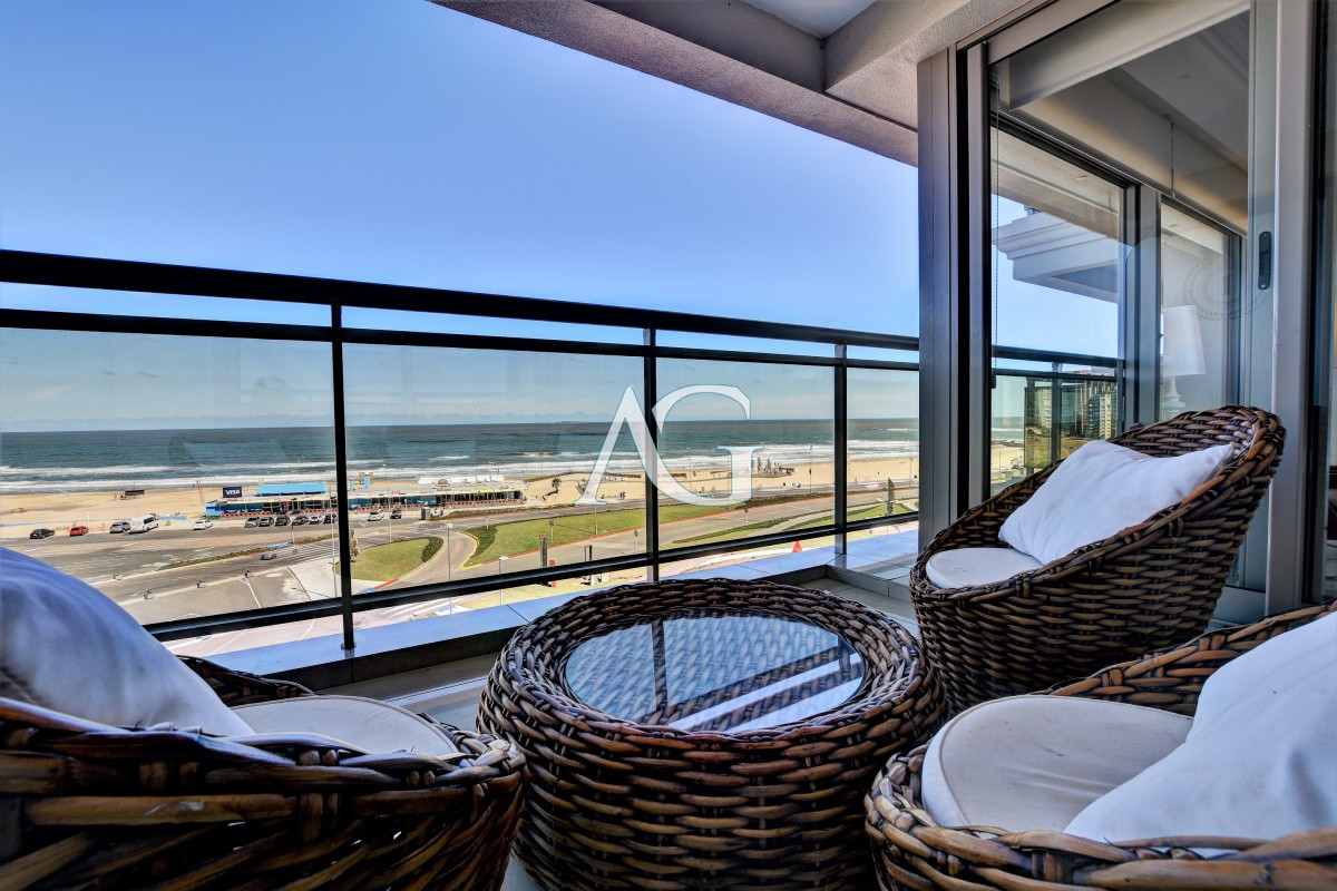 Apartamento ID.107 - Apartamento de 3 Dormitorios en Imperiale, Frente al Mar  - Oportunidad en Venta