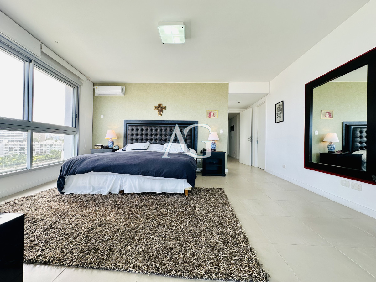 Apartamento ID.199 - Oportunidad en Venta! Apartamento sobre playa Brava de 3 Dormitorios más Dependencia, Torre Le Parc