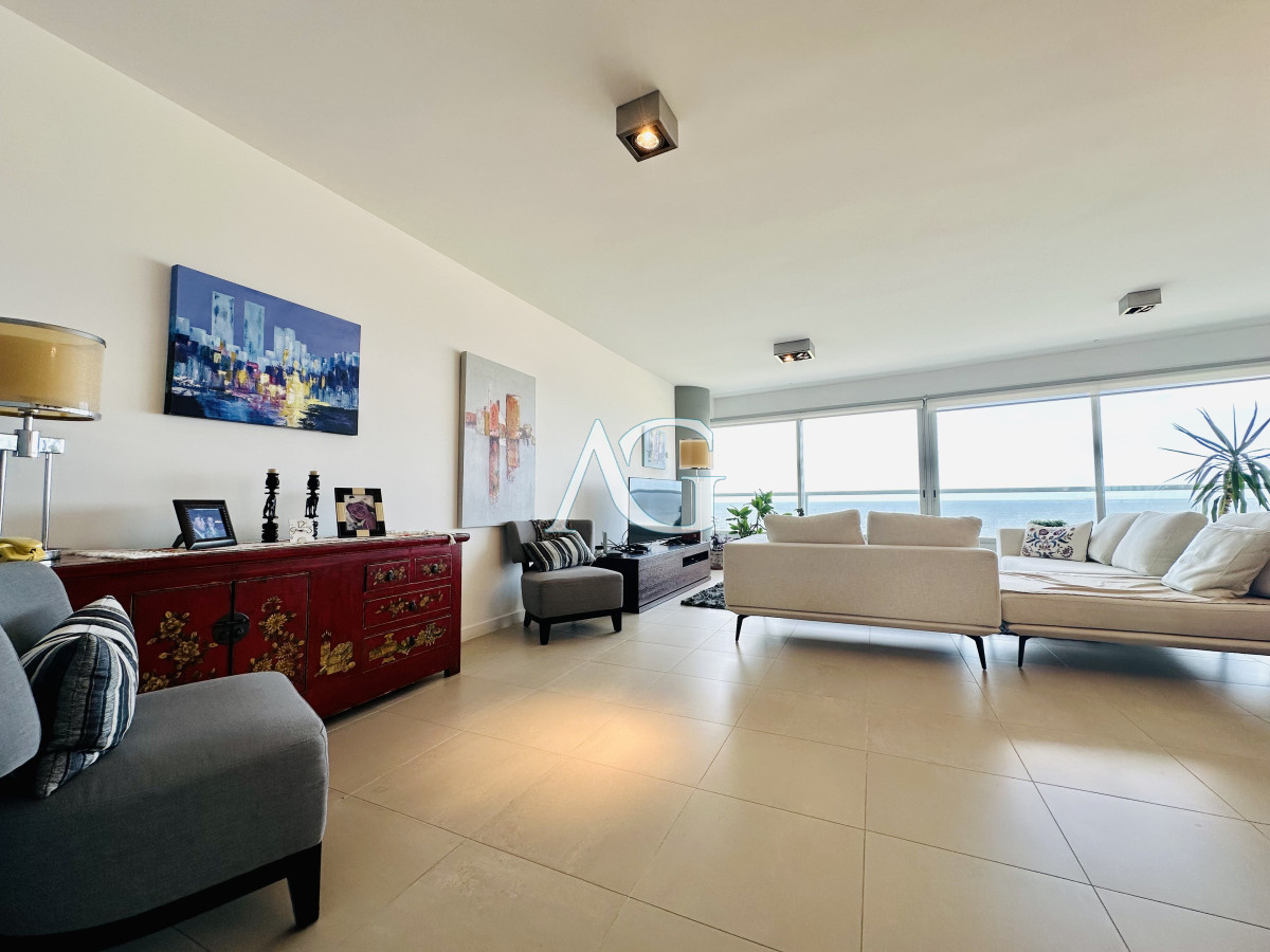 Apartamento ID.199 - Oportunidad en Venta! Apartamento sobre playa Brava de 3 Dormitorios más Dependencia, Torre Le Parc