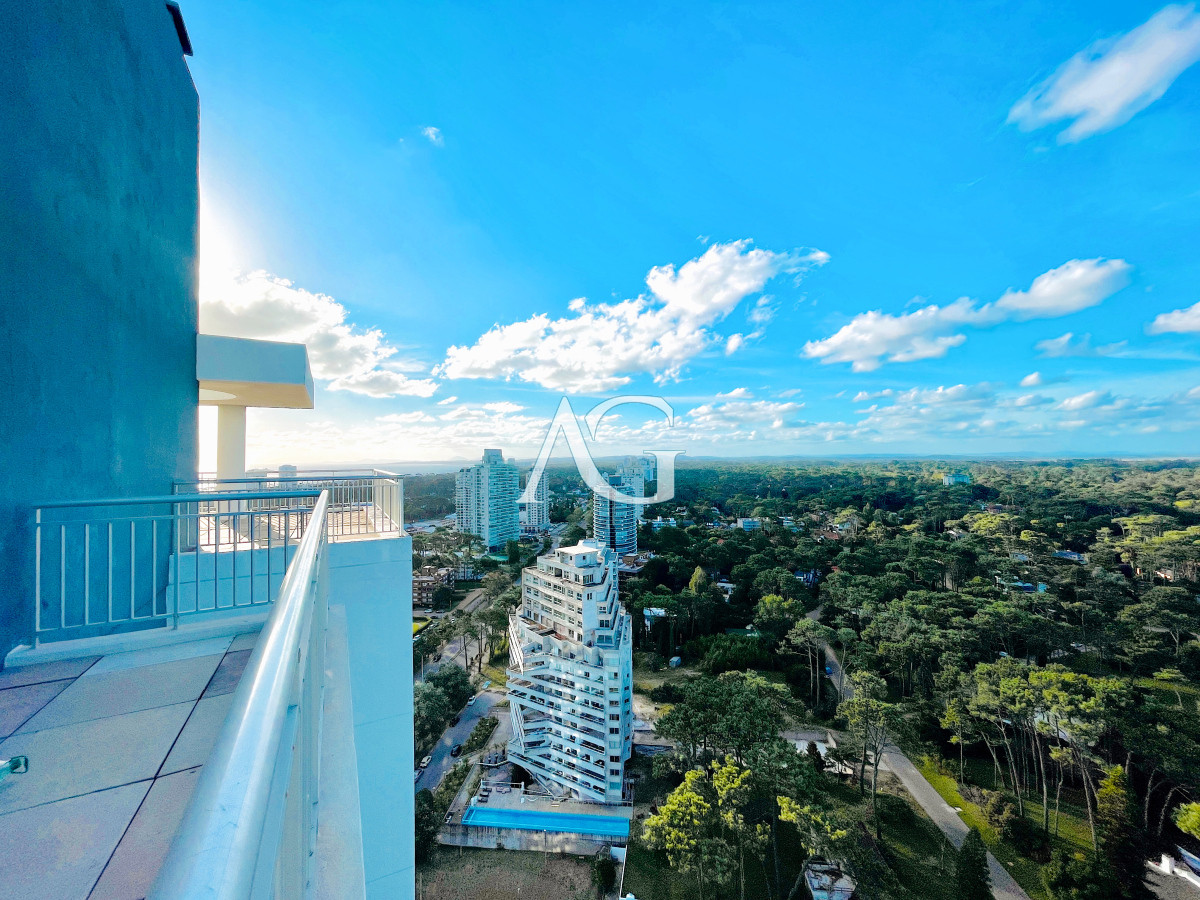 Apartamento ID.45 -  Exclusivo Penthouse de 3 Dormitorios con Vistas panorámicas a Playa Brava, en Venta