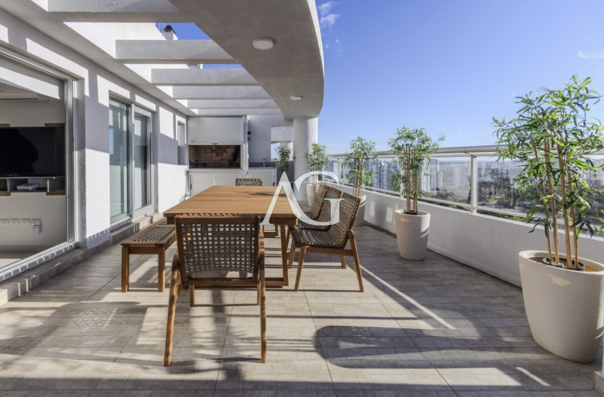 Apartamento ID.200 - Moderno Penthouse con Vista al Mar, en Playa Brava, 3 Dormitorios con Parrillero y Dependencia de servicio