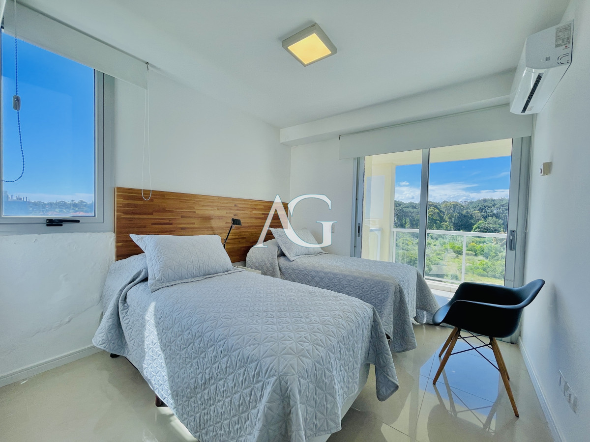 Apartamento ID.226 - Penthouse de 3 Dormitorios en Primera Línea del Mar, Playa Brava Punta del Este