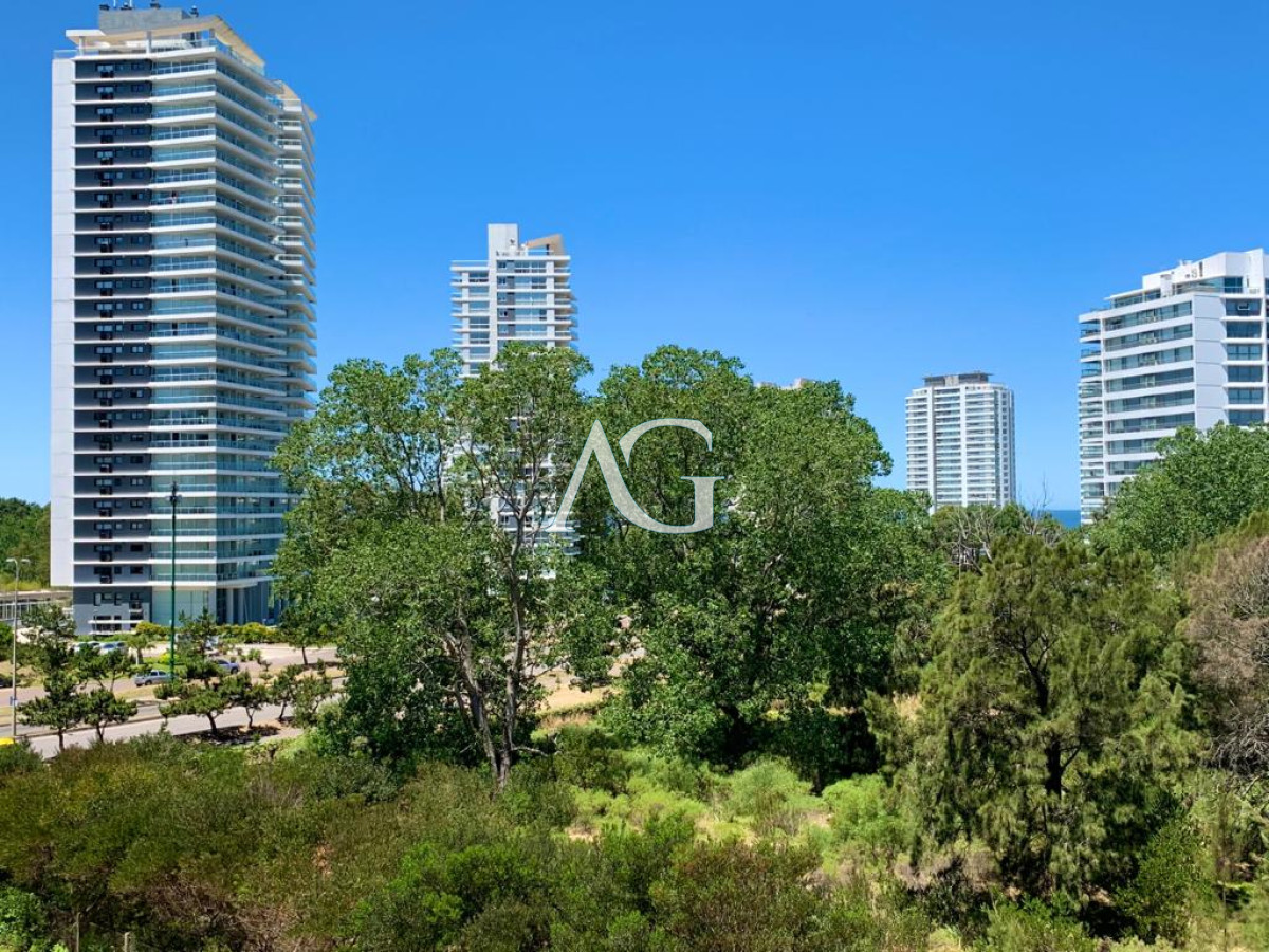 Apartamento ID.132 - Excelente Apartamento de 2 Dormitorios en Ocean Drive, Punta del Este