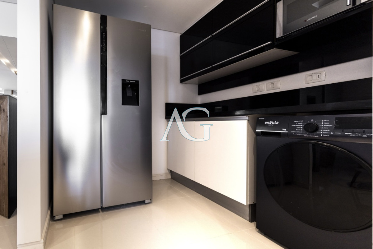 Apartamento ID.200 - Moderno Penthouse con Vista al Mar, en Playa Brava, 3 Dormitorios con Parrillero y Dependencia de servicio